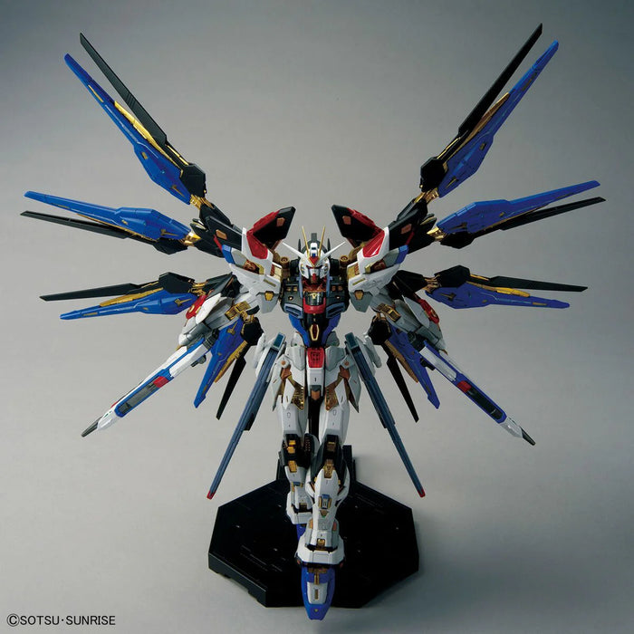 Bandai 1/100 MGEX STRIKE FREEDOM GUNDAM Plastic Model Kit ZGMF-X20A
